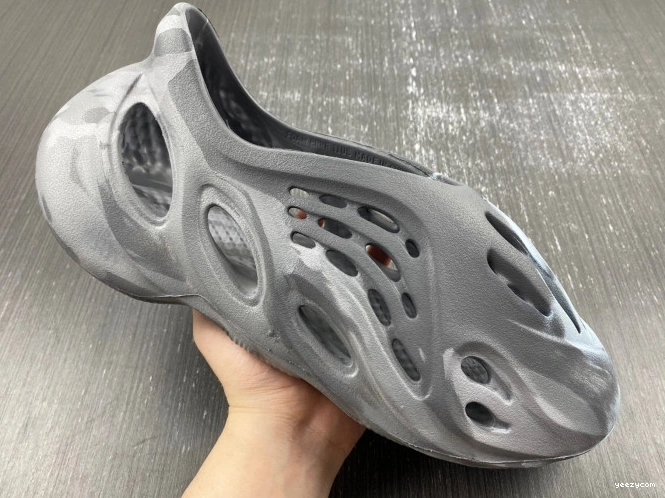 IE4931 Granite Yeezy Adidas RNR Foam MX 0827